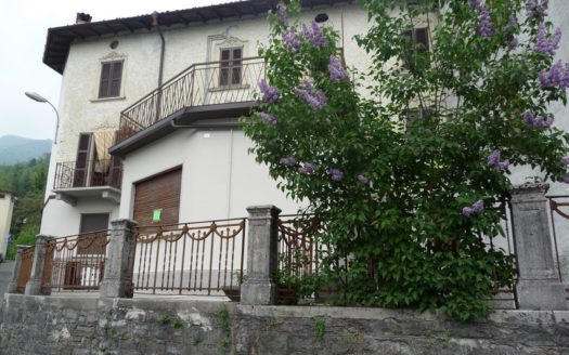 Sottochiesa…. Centro paese servito negozi !!!