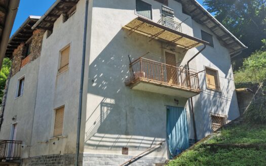 **Casa Indipendente in Vendita nel Cuore di un Borghetto Antico** con area verde esclusiva !!!