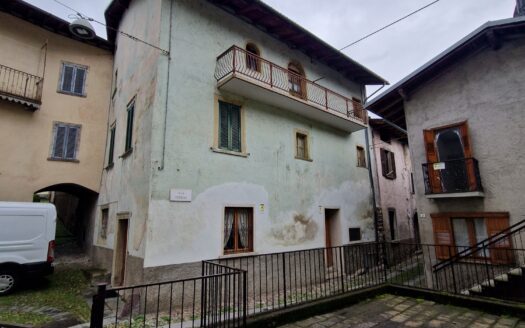Casa d’epoca in antico borgo….. Arredata !!!
