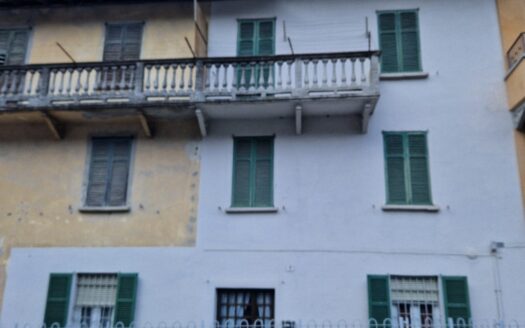 Casetta a Sedrina (BG) con terreno…………………. Da non PERDERE !!!