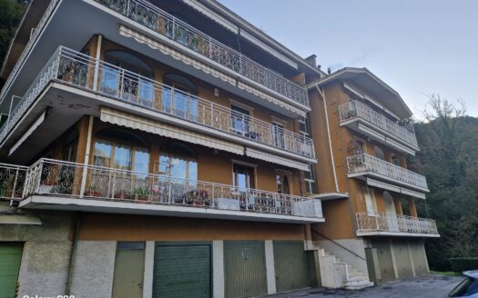 Grande Quadrilocale con giardino privato e due box
