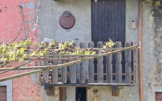 Casetta terra -cielo immersa natura incontaminata !!! Non raggiungibile con mezzi ….