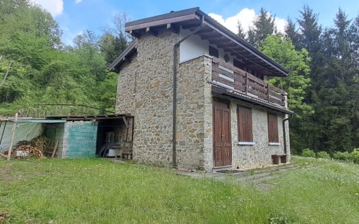 **Casale da Sogno in Vendita immersa nel verde** Valle Taleggio (BG)