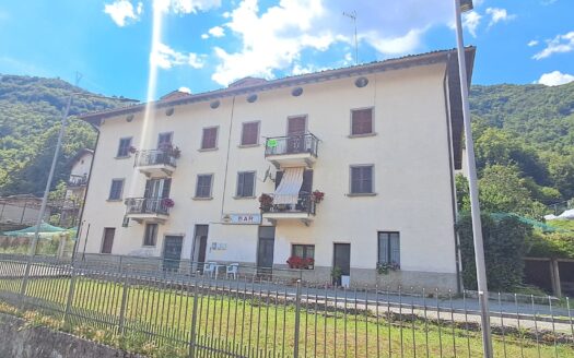 Ampio quadrilocale con vista vallata !!!