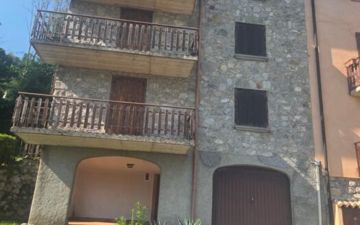 Casetta in Pietra con terreno Località Brembella (BG)